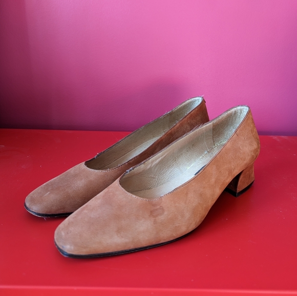 1990's Kenneth Cole Tan Suede Heels - Picture 1 of 5